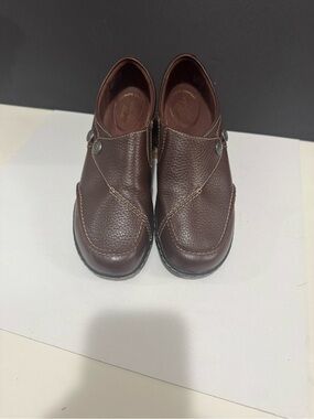 Clarks Women's Brown Pebbled Leather Slip-On Loafers